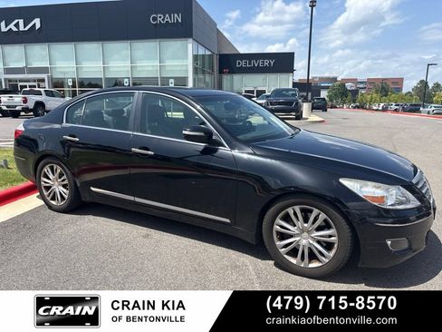 Used 2011 Hyundai Genesis 4.6 RWD image 2