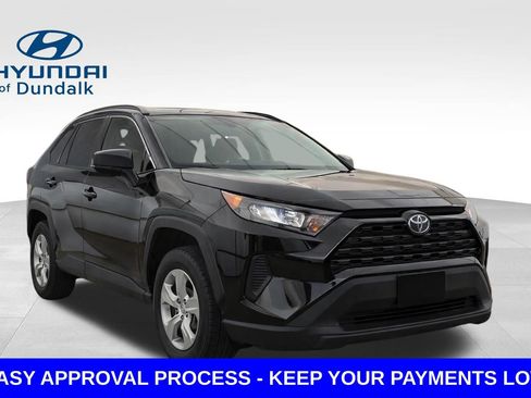 Used 2021 Toyota RAV4 LE FWD image 3