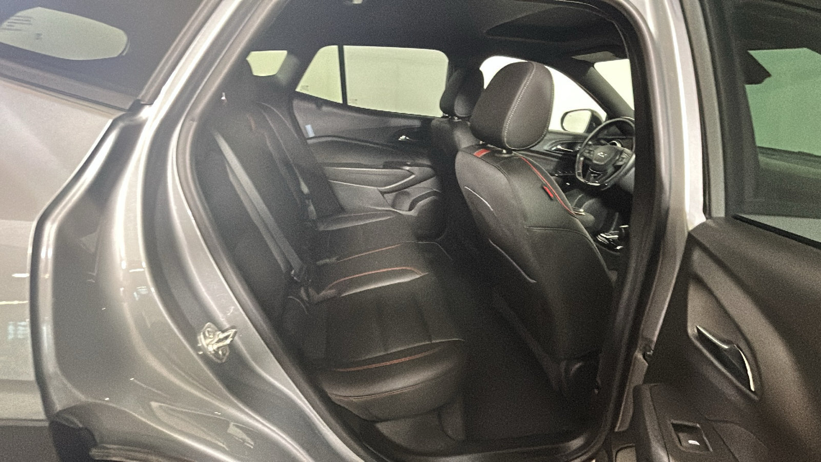 Used 2024 Chevrolet Trax RS w/ Sunroof Package FWD image 35