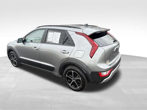 Certified 2025 Kia Niro EX image 6
