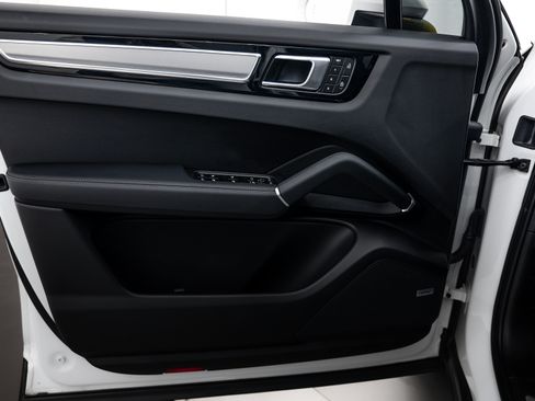 Certified 2023 Porsche Cayenne S Platinum image 20