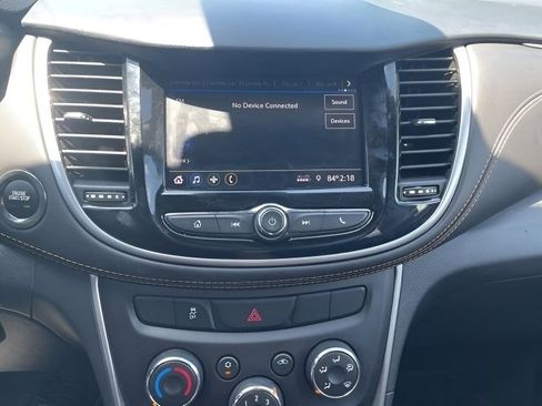 Used 2020 Chevrolet Trax LT w/ LT Convenience Package AWD/4WD image 22