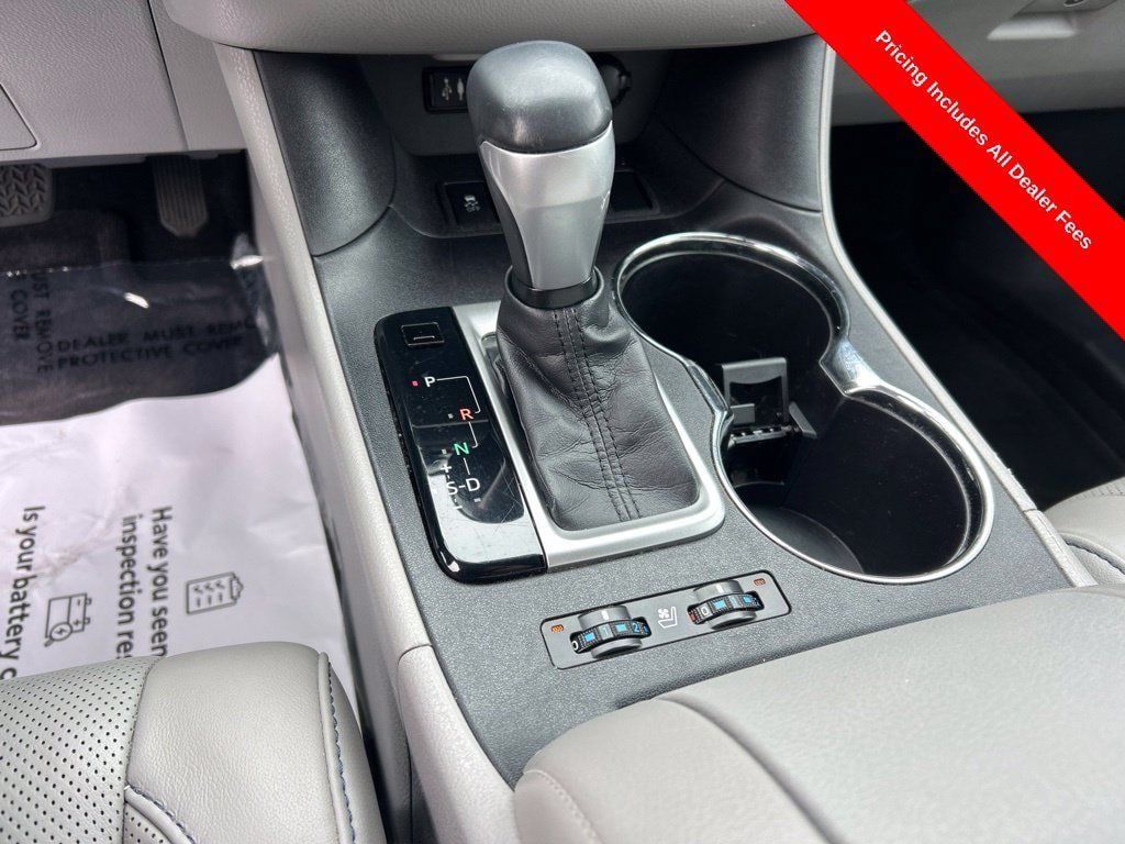 Used 2016 Toyota Highlander Limited Platinum FWD image 13