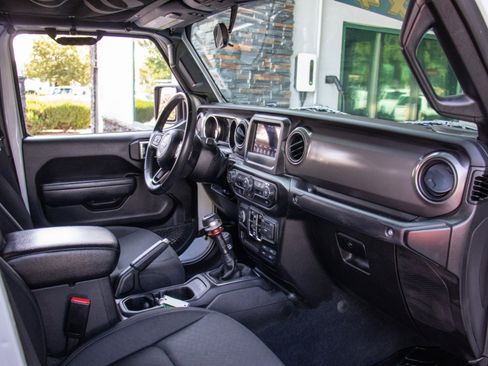 Used 2022 Jeep Gladiator Sport image 19