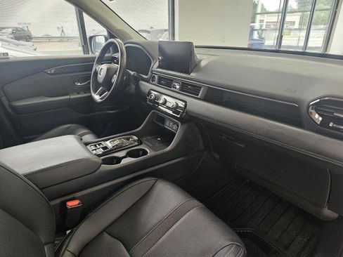 Used 2024 Honda Pilot Touring image 16