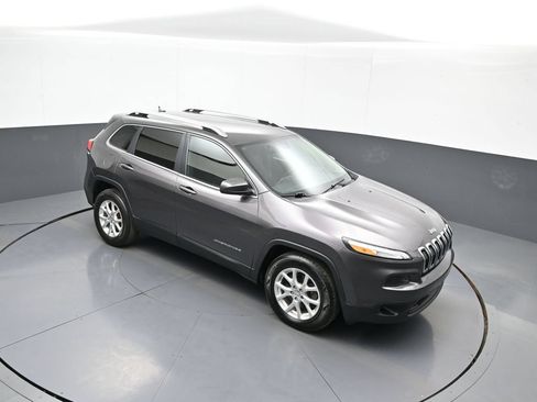 Used 2015 Jeep Cherokee Latitude AWD/4WD image 34