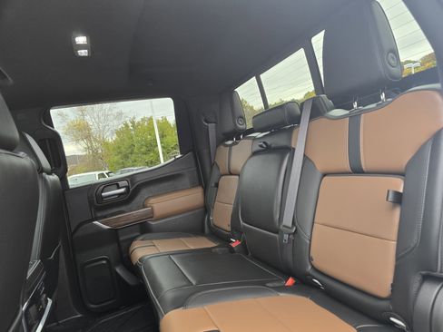 Used 2021 Chevrolet Silverado 1500 High Country w/ Technology Package image 15