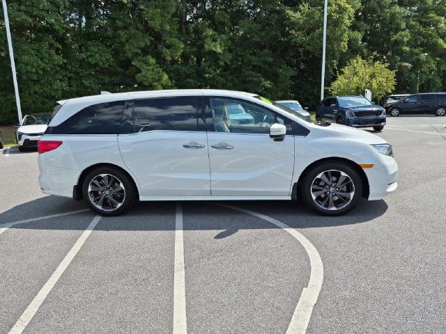 Used 2023 Honda Odyssey Elite image 2