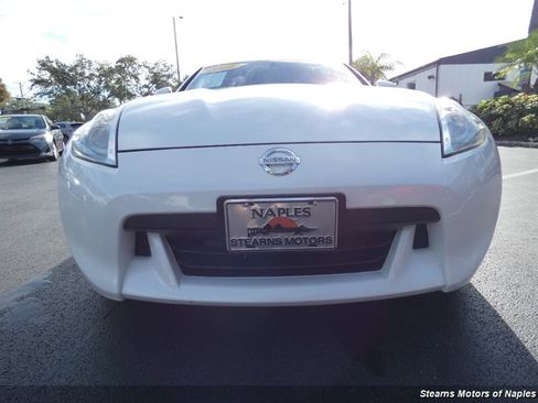 Used 2010 Nissan 370Z Coupe RWD image 4
