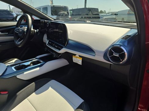 Used 2024 Chevrolet Equinox EV LT image 27