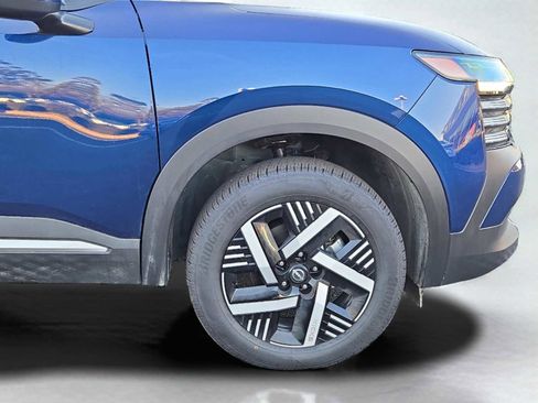 Used 2025 Nissan Kicks SV image 11