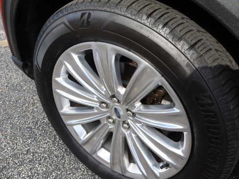 Used 2022 Ford Explorer Limited w/ Equipment Group 301A image 28