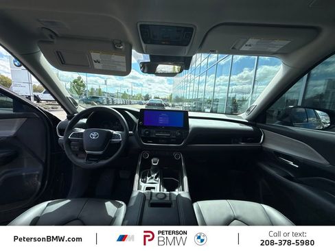 Used 2025 Toyota Grand Highlander AWD image 18