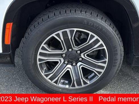 Used 2023 Jeep Wagoneer L Series II image 9