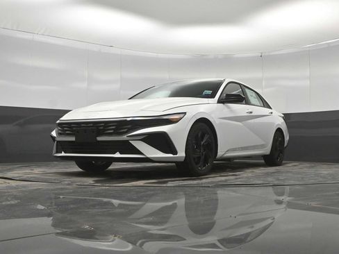 New 2026 Hyundai Elantra SEL Sport FWD image 34