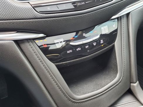 Used 2019 Cadillac XT5 Luxury w/ LPO, Black Ice Package image 31