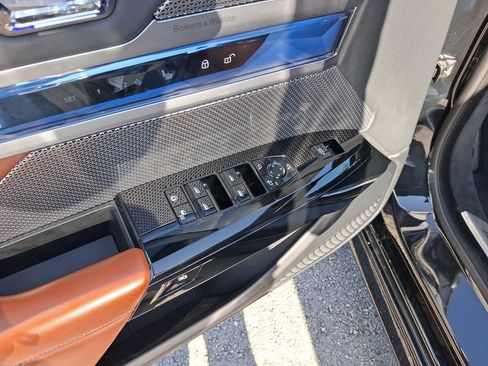 Used 2023 BMW 740i w/ Parking Assistance Package RWD image 18