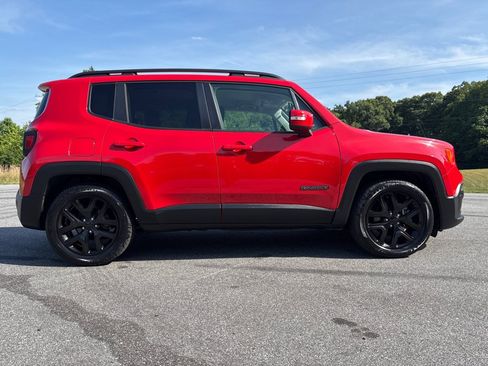 Used 2018 Jeep Renegade Altitude w/ Cold Weather Group FWD image 6