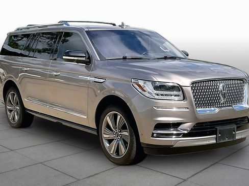 Used 2018 Lincoln Navigator L Reserve w/ Technology Package AWD/4WD image 3