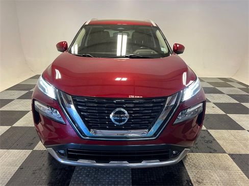 Used 2021 Nissan Rogue Platinum image 2