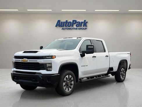 Used 2025 Chevrolet Silverado 2500 Custom w/ Custom Convenience Package AWD/4WD image 3