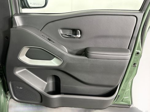 Used 2024 Nissan Frontier SL w/ Technology Package image 32