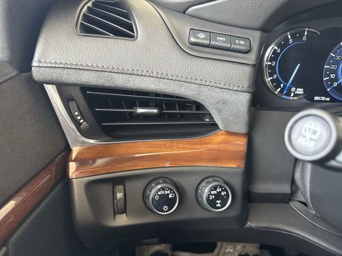 Used 2016 Cadillac Escalade Premium image 18