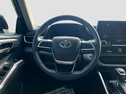 Used 2024 Toyota Highlander LE image 23