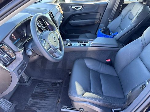 Used 2022 Volvo XC60 B5 Momentum w/ Climate Package image 16