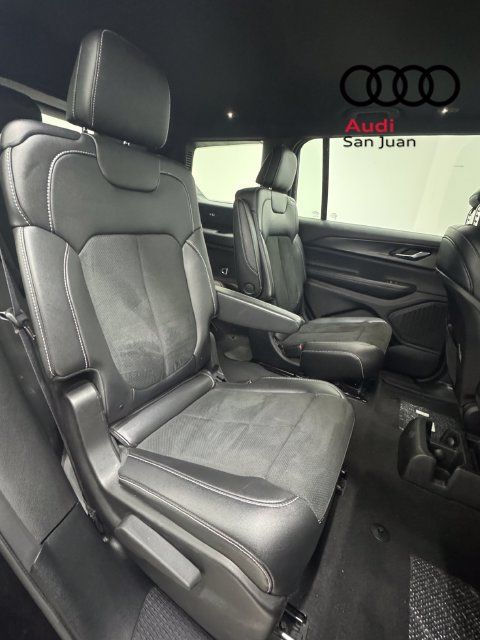 Used 2024 Jeep Grand Cherokee L Altitude AWD/4WD image 27