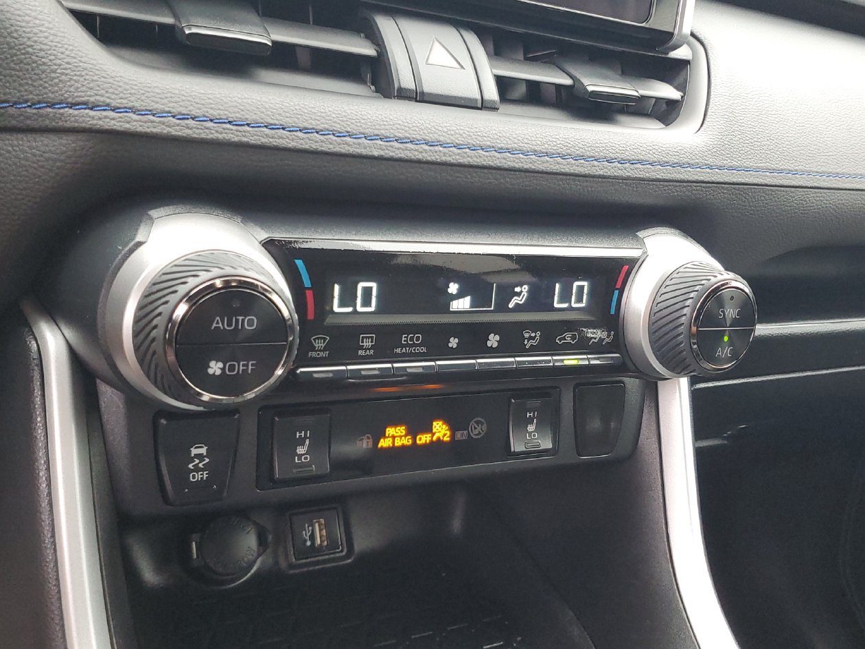 Used 2023 Toyota RAV4 SE w/ Convenience Package AWD/4WD image 23