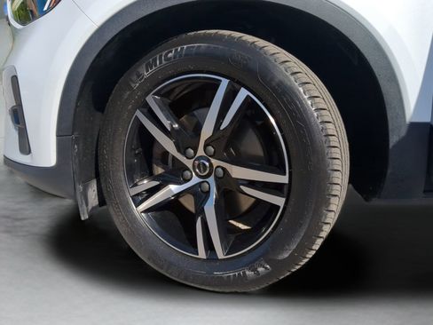 Used 2023 Volvo XC40 B5 Plus image 64