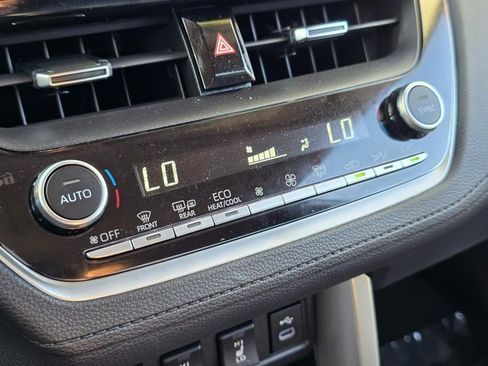 Used 2023 Toyota Corolla Cross XLE image 27