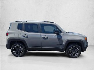 Used 2023 Jeep Renegade Latitude AWD/4WD video 4