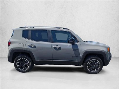 Used 2023 Jeep Renegade Latitude AWD/4WD image 4