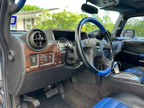 Used 2005 HUMMER H2 SUT w/ Preferred Equipment Group AWD/4WD image 10