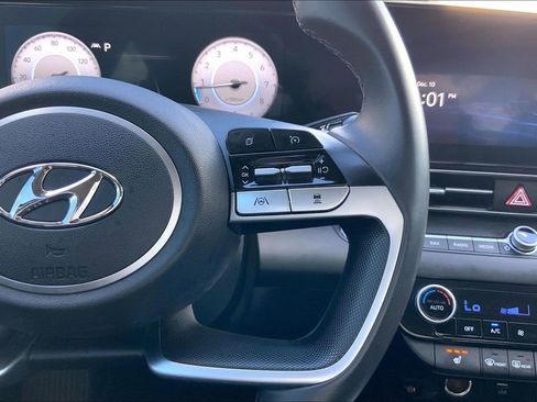 Used 2023 Hyundai Elantra SEL w/ Convenience Package image 17