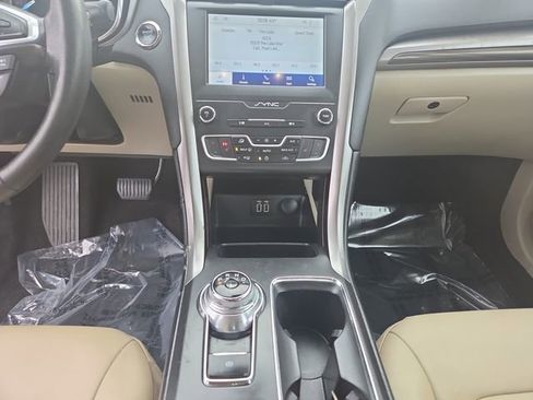Used 2020 Ford Fusion SEL image 11