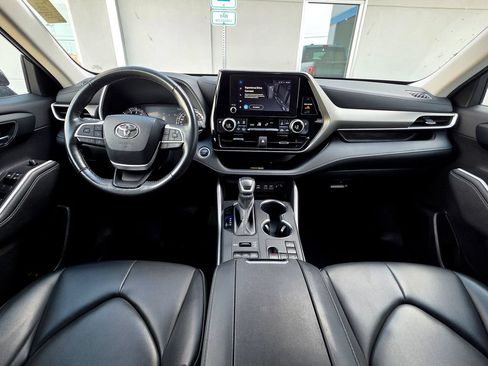 Used 2024 Toyota Highlander Limited AWD/4WD image 19