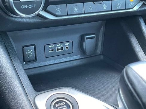 Used 2024 Nissan Sentra SR FWD image 19