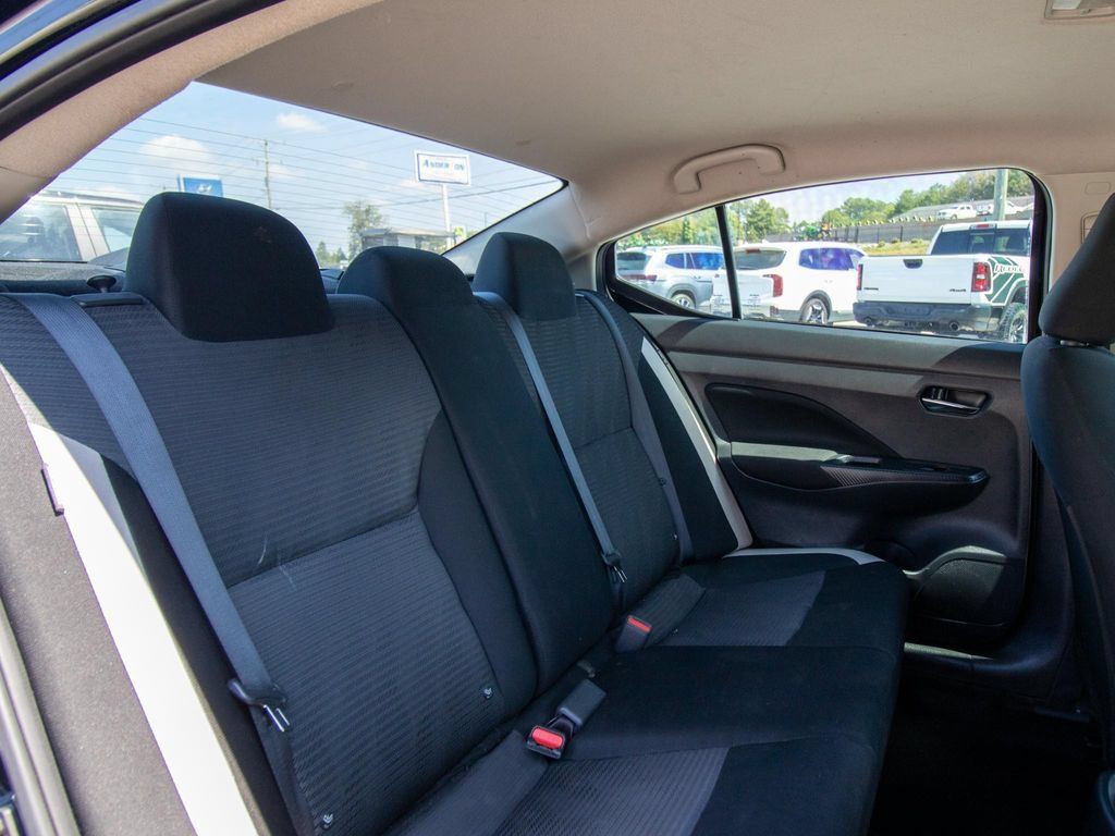 Used 2022 Nissan Versa SV FWD image 17