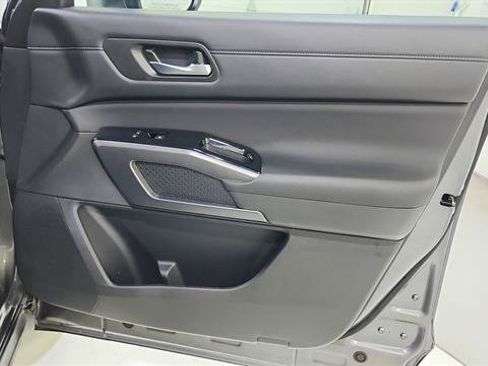 Certified 2026 Nissan Pathfinder SL FWD image 25