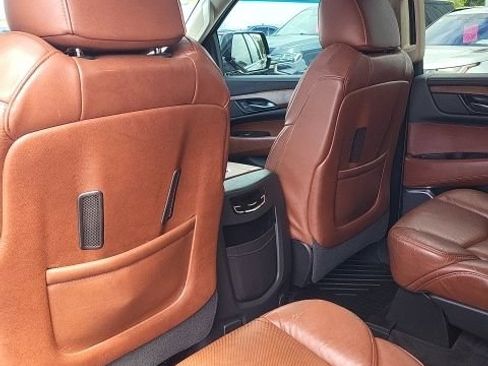 Used 2020 Cadillac Escalade Luxury AWD/4WD image 6
