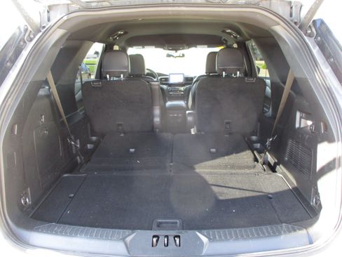 Used 2020 Ford Explorer XLT w/ Equipment Group 202A RWD image 16
