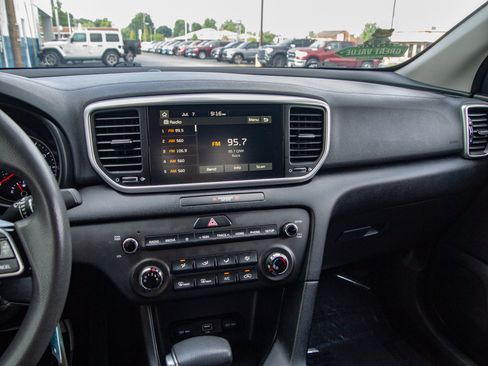 Used 2022 Kia Sportage LX AWD/4WD image 16