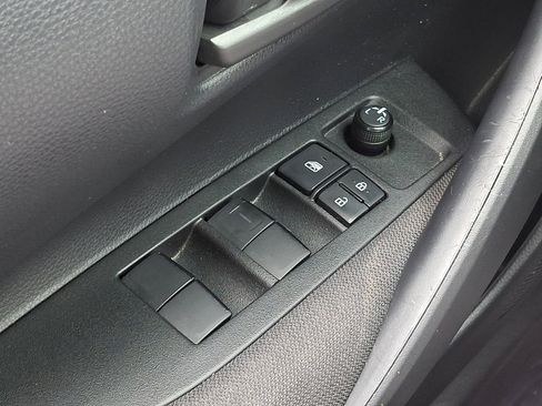 Used 2022 Toyota Corolla LE FWD image 27