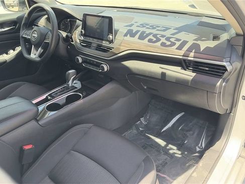 Used 2024 Nissan Altima 2.5 SV FWD image 13
