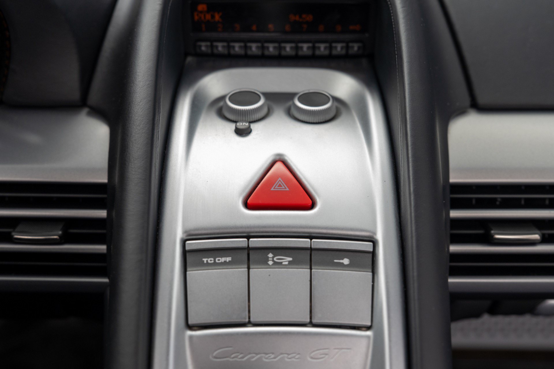 Used 2004 Porsche Carrera GT RWD image 31
