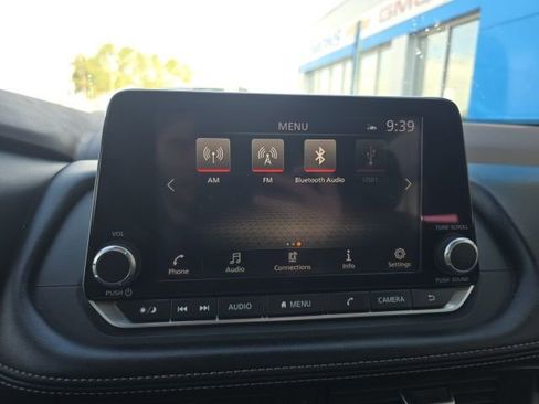 Used 2023 Nissan Rogue SV image 17