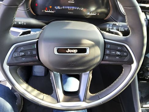 Used 2023 Jeep Grand Cherokee Altitude AWD/4WD image 17